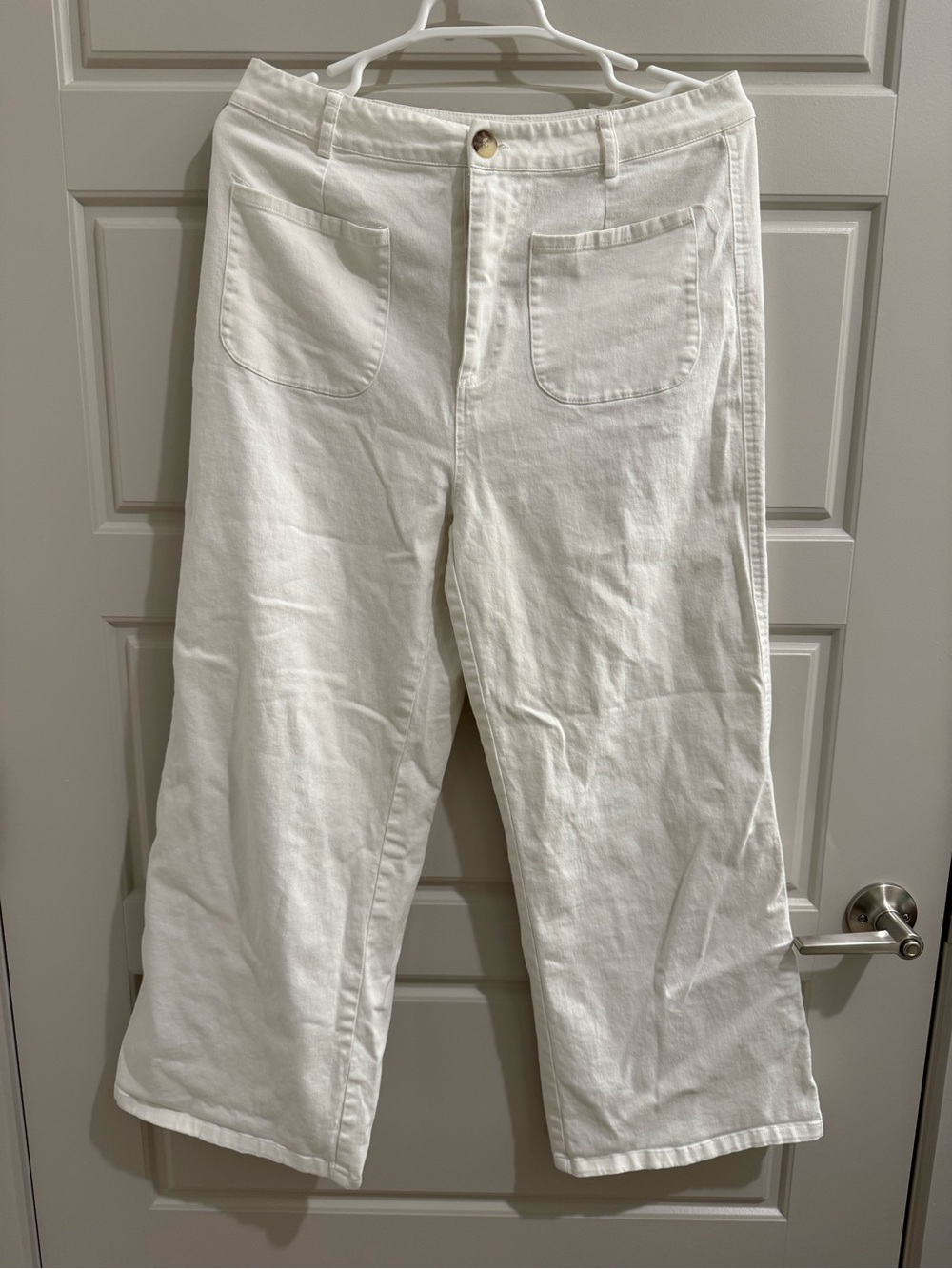 Entro Women's Off-White Cotton Chinos with Front Patch Pockets 1
A-A03